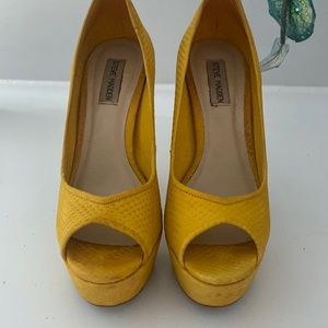 Steve Madden yellow heels size 8.5
